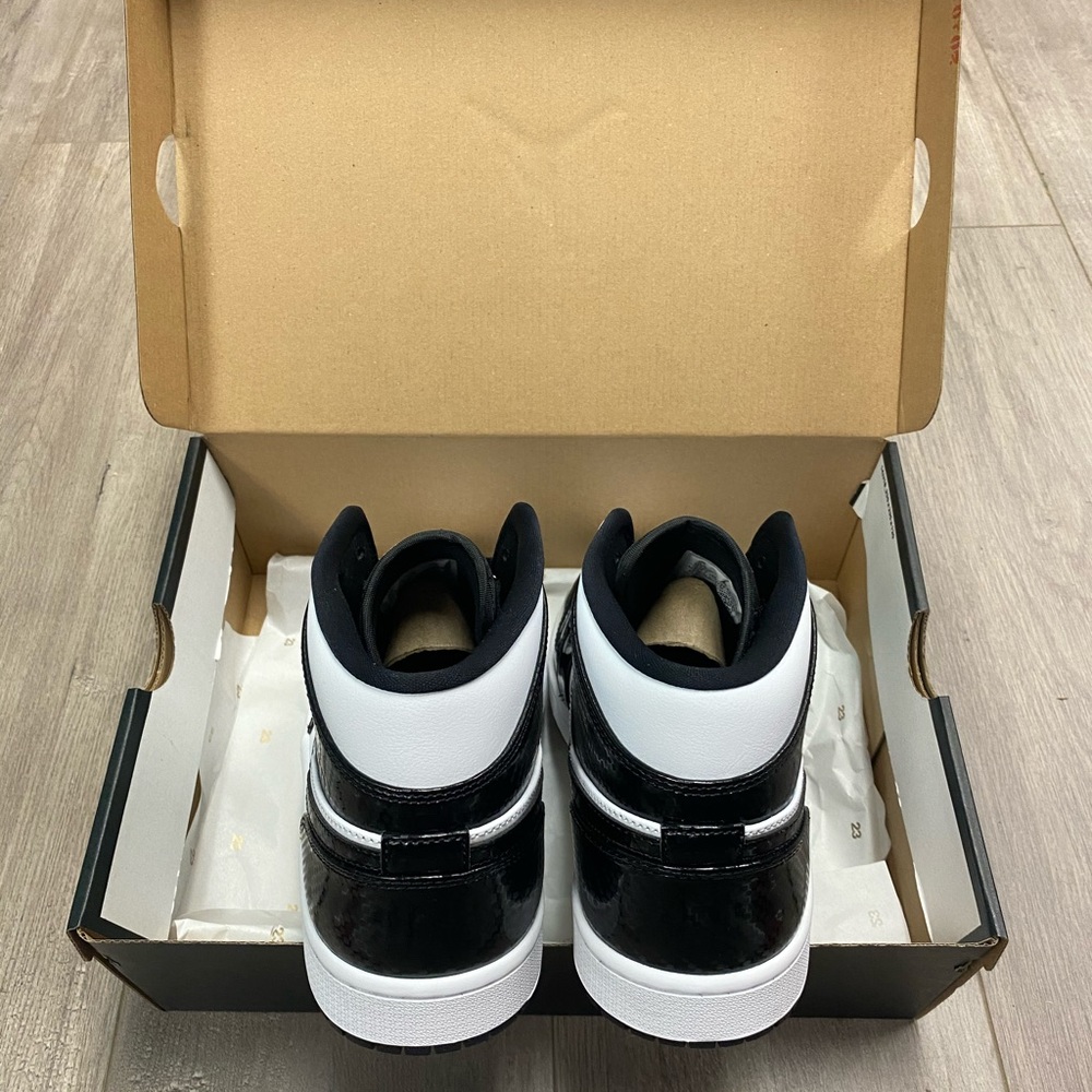 Jordan 1 Mid “Carbon Fiber” - Picture 3 of 4